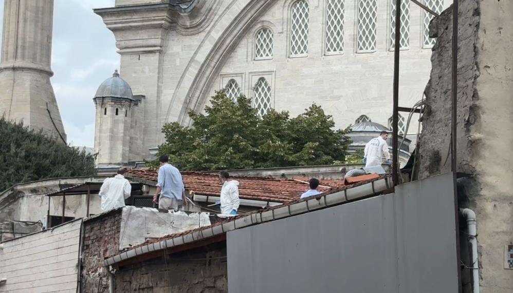 Şehrin göbeğindeki döviz bürosunda silahlı kavga çıktı! 3 ölü, 2 yaralı var 2